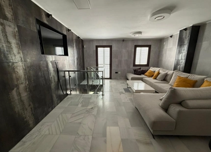 Apartamento de lujo en primera línea de playa con vistas al mar y al puerto en Puerto Banús, Marbella
