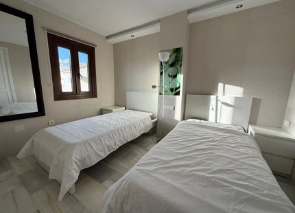 Apartamento de lujo en primera línea de playa con vistas al mar y al puerto en Puerto Banús, Marbella