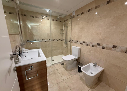 Apartamento de lujo en primera línea de playa con vistas al mar y al puerto en Puerto Banús, Marbella