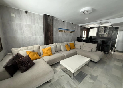 Apartamento de lujo en primera línea de playa con vistas al mar y al puerto en Puerto Banús, Marbella