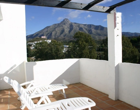 Ático en alquiler larga temporada en Nueva Andalucia, Marbella