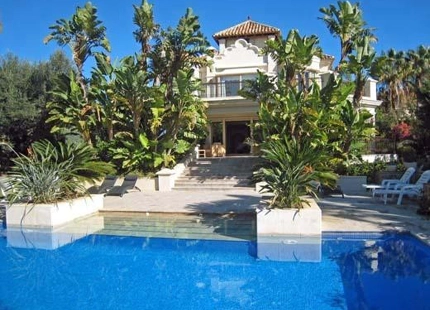 Villa for sale in Las Chapas, Marbella East