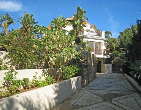 Villa for sale in Las Chapas, Marbella Este