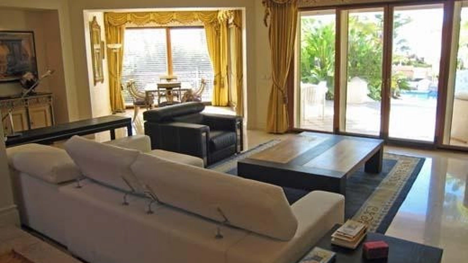 Villa for sale in Las Chapas, Marbella East