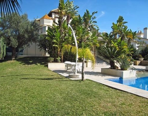 Villa for sale in Las Chapas, Marbella Este