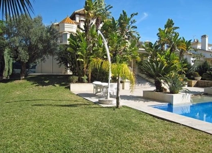 Villa for sale in Las Chapas, Marbella East