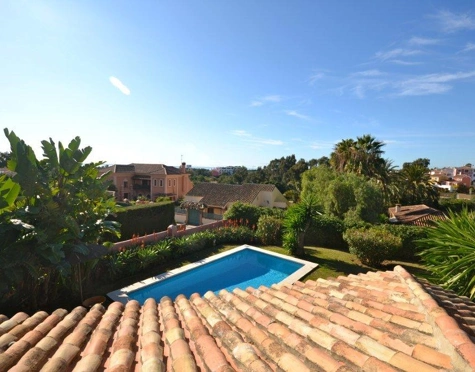 Villa en alquiler a corta temporada en Atalaya, Estepona East