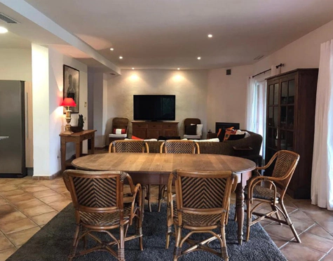 Villa en alquiler a corta temporada en Atalaya, Estepona East