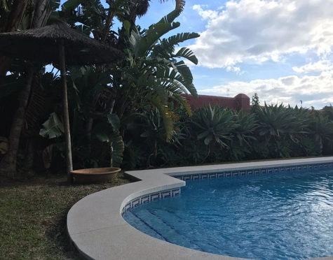 Villa en alquiler a corta temporada en Atalaya, Estepona East
