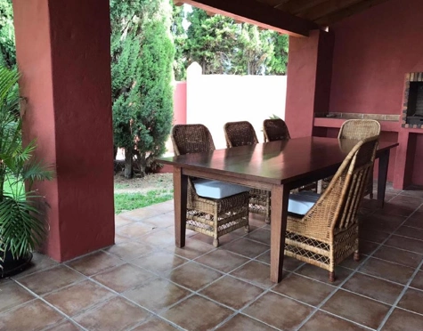 Villa en alquiler a corta temporada en Atalaya, Estepona East