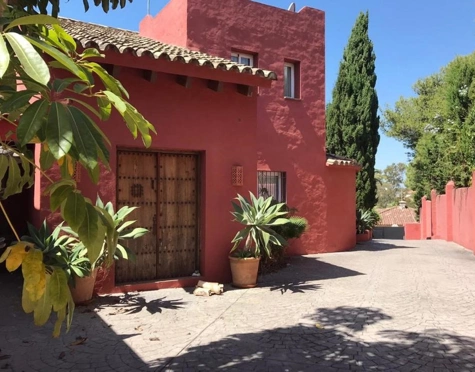 Villa en alquiler a corta temporada en Atalaya, Estepona East