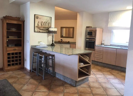 Villa en alquiler larga temporada en Atalaya, Estepona Este