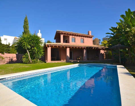 Villa for short term rent in Atalaya, Estepona East