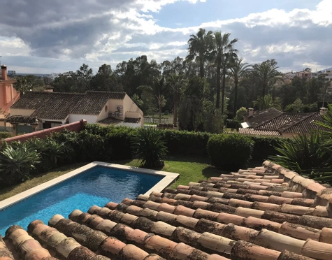 Villa en alquiler a corta temporada en Atalaya, Estepona East