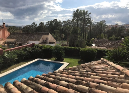Villa en alquiler larga temporada en Atalaya, Estepona Este