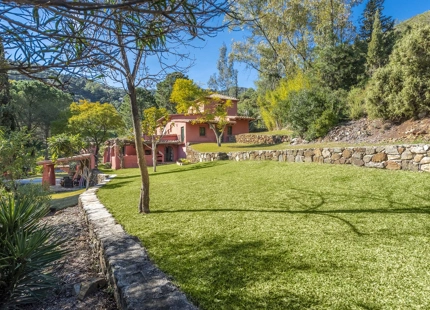 Finca en venta en Benahavis