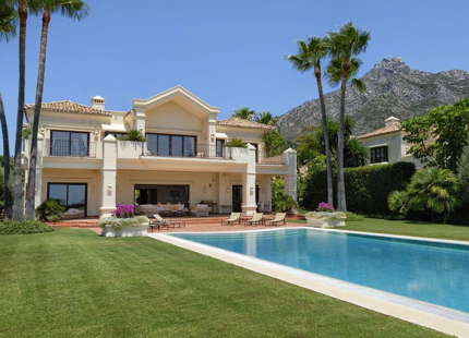 Villa en venta en Marbella Hill Club, Marbella Golden Mile