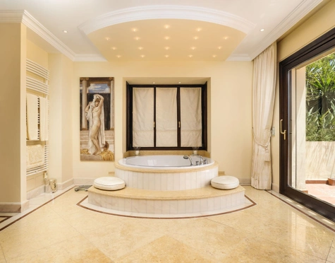 Villa en venta en Marbella Hill Club, Marbella Golden Mile