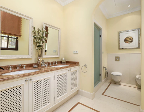 Villa en venta en Marbella Hill Club, Marbella Golden Mile