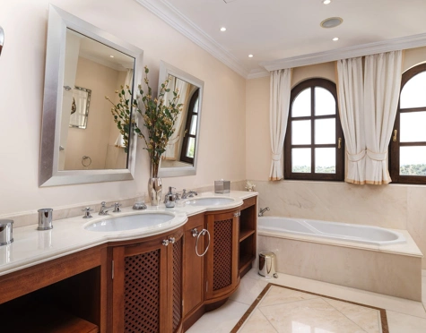 Villa en venta en Marbella Hill Club, Marbella Golden Mile