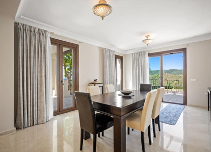 Villa for sale in Benahavis