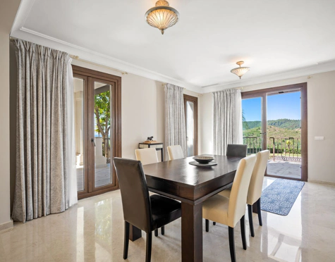 Villa for sale in Benahavis