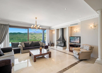 Villa for sale in Benahavis