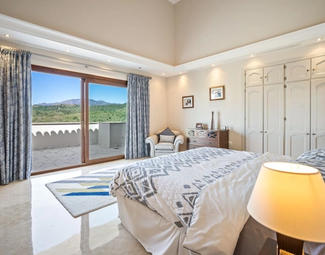 Villa for sale in Benahavis
