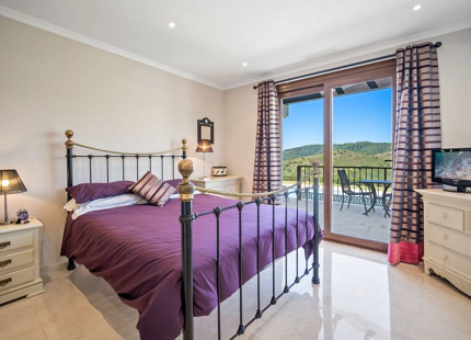 Villa for sale in Benahavis