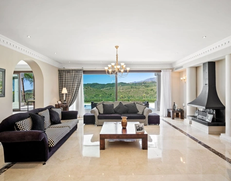Villa for sale in Benahavis