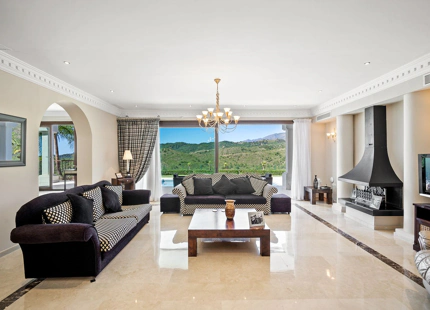 Villa for sale in Benahavis