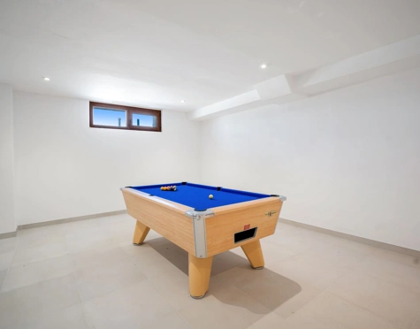 Villa for sale in Benahavis