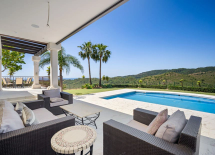 Villa for sale in Benahavis