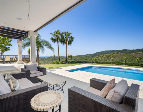 Villa for sale in Benahavis