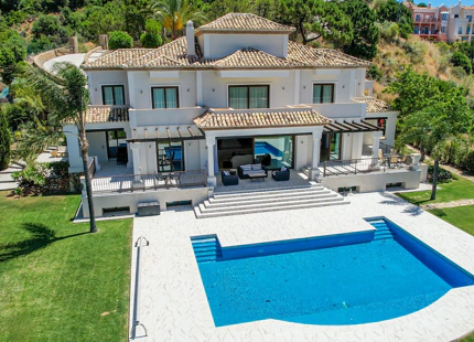 Villa for sale in Benahavis