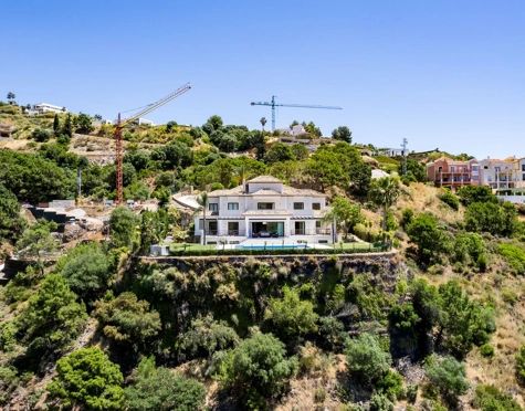 Villa for sale in Benahavis