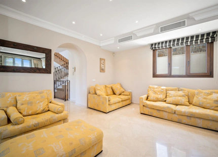 Villa for sale in Benahavis