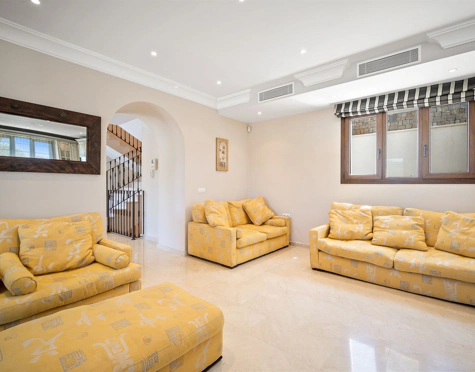 Villa for sale in Benahavis