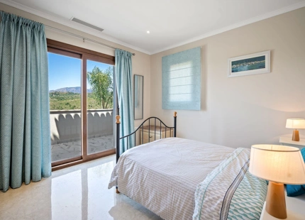 Villa for sale in Benahavis