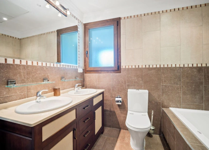 Villa for sale in Benahavis