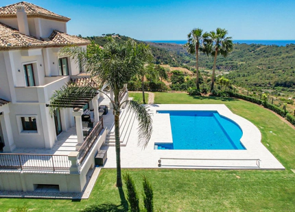 Villa for sale in Benahavis