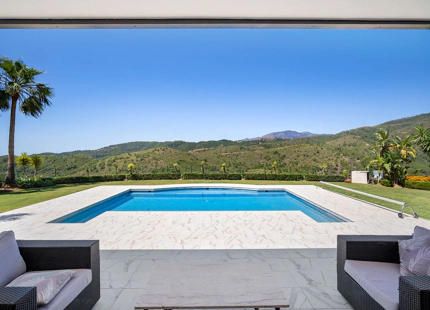 Villa for sale in Benahavis