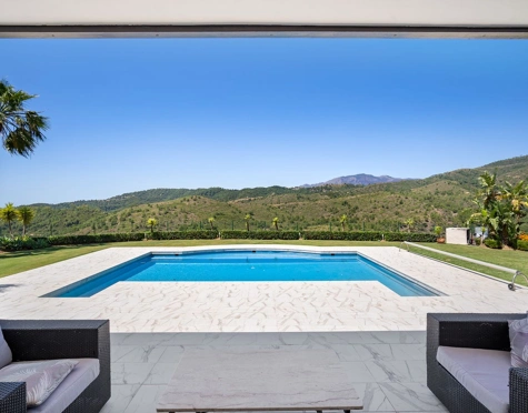 Villa for sale in Benahavis