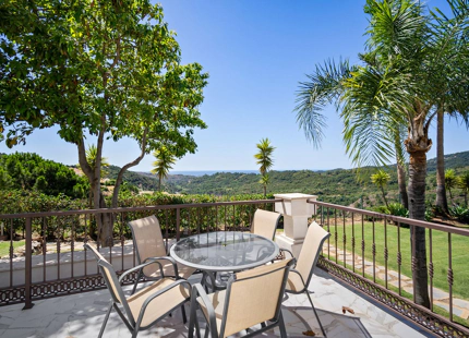 Villa for sale in Benahavis