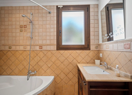 Villa for sale in Benahavis