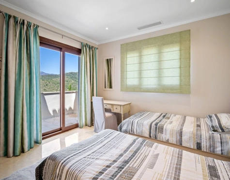 Villa for sale in Benahavis