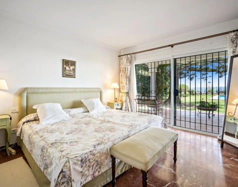 Villa for sale in Estepona