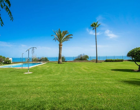 Villa for sale in Estepona