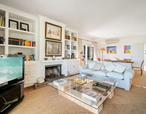 Villa for sale in Estepona