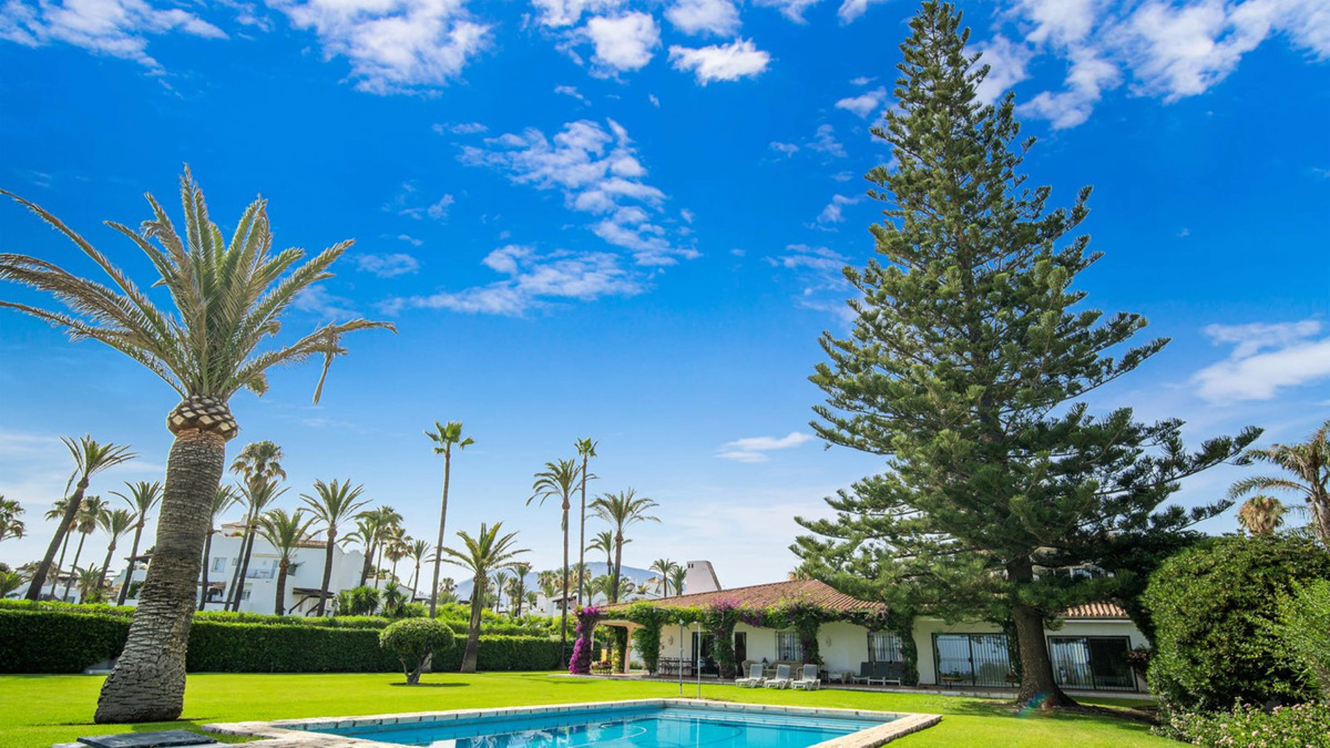 Villa en venta en Estepona